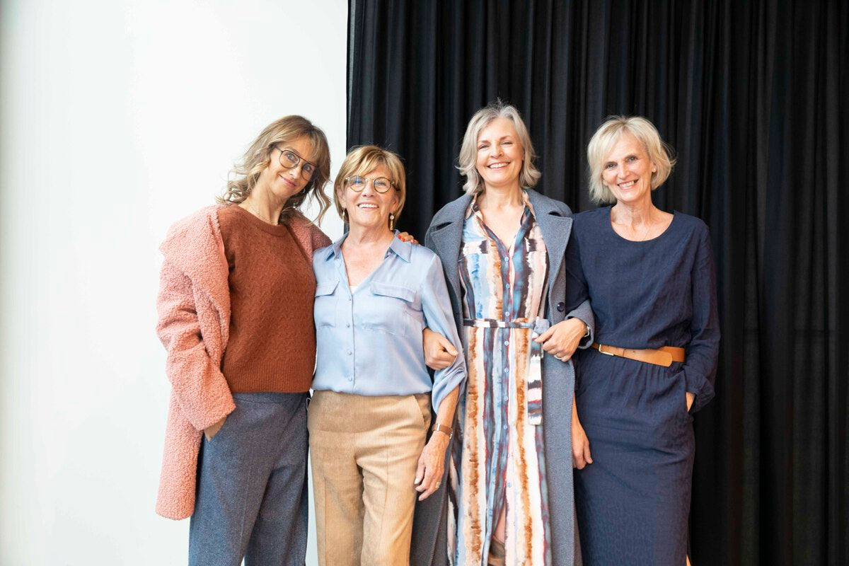 Modellen Ann en Kathy halen herinneringen op
