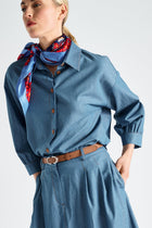 Recht en soepel denim hemd
