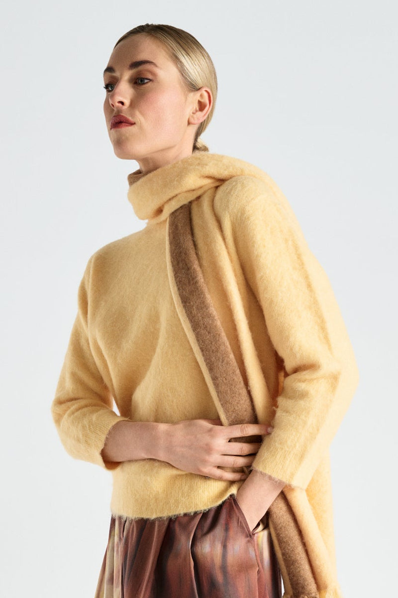 Gele wijde alpaca trui