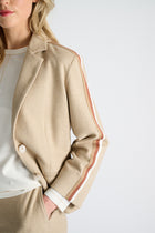 Camel blazer met originele strepen op de schouders