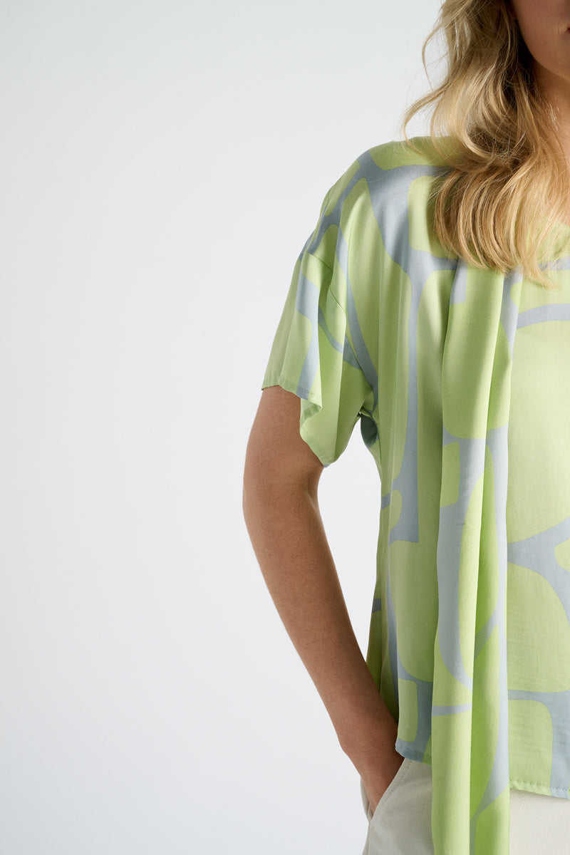 EN EXCLUSIVITÉ DANS NOS CONCEPT STORES : Chemisier à imprimé gris et citron vert