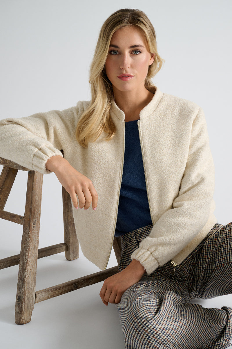 Veste écru en bouclé avec col montant