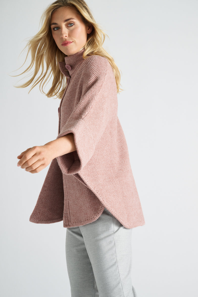 Oudroze cape met knoopsluiting