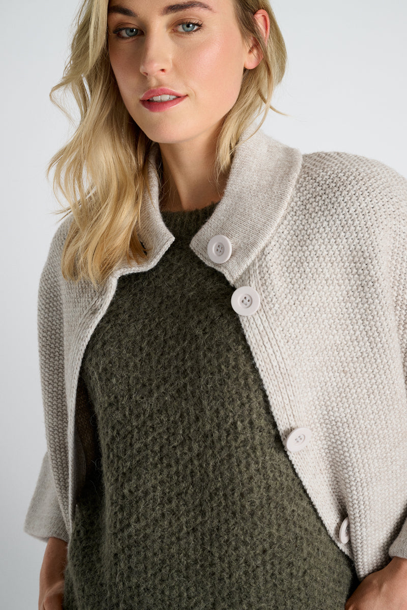 Cape en vison avec boutons