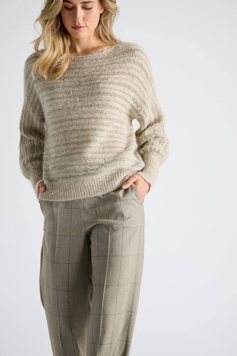 Beige pull met goudkleurige lurex strepen