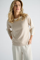 Beige pull met boothals en ecru boord