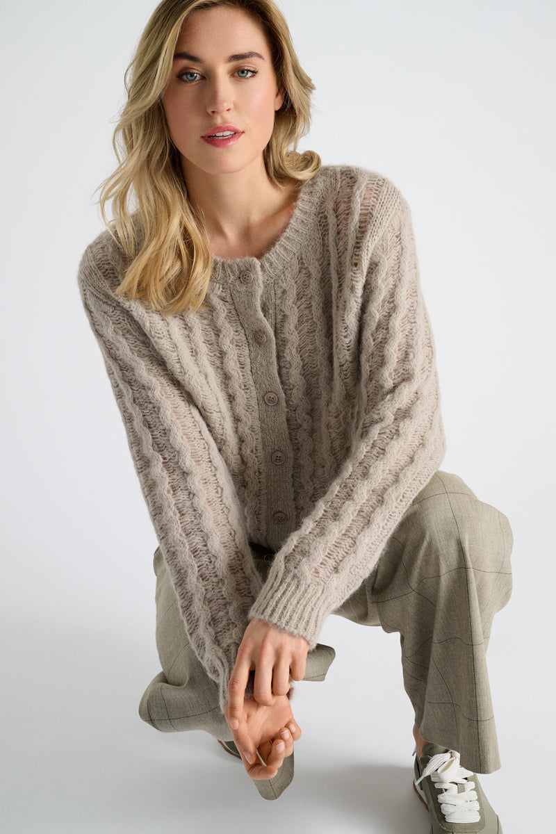 Cardigan taupe à col rond avec boutons