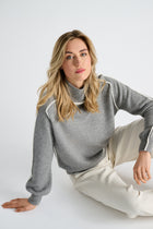 Pull gris à col montant