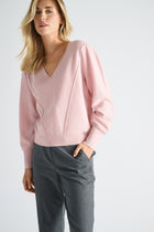 Licht roze pull met v-hals