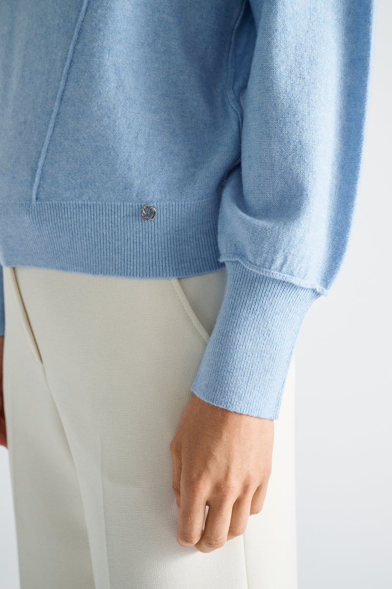 Lichtblauwe pull met v-hals