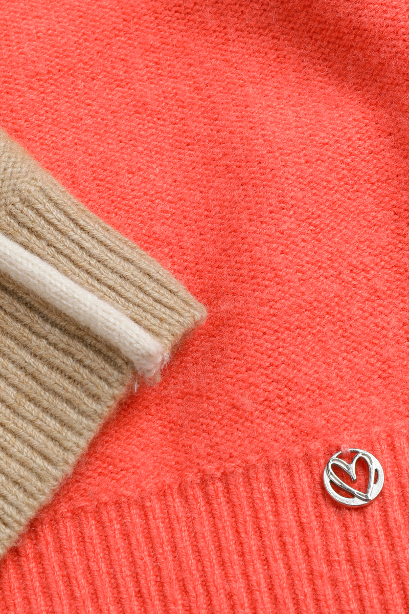 Pull bicolor met verticale streep in camel en koraal