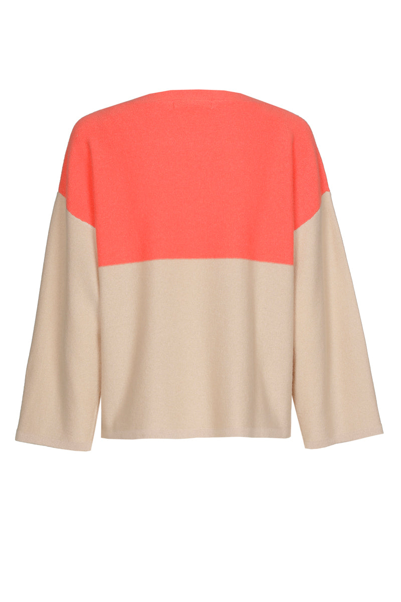 Pull met horizontale streep in camel en koraal