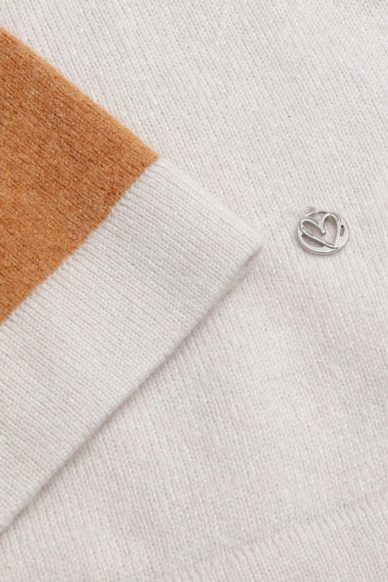 Beige pull met rolkraag en color blocking