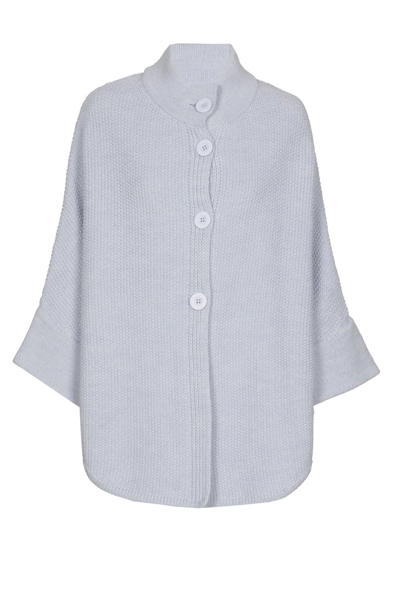 Hemelsblauwe cape met knoopsluiting
