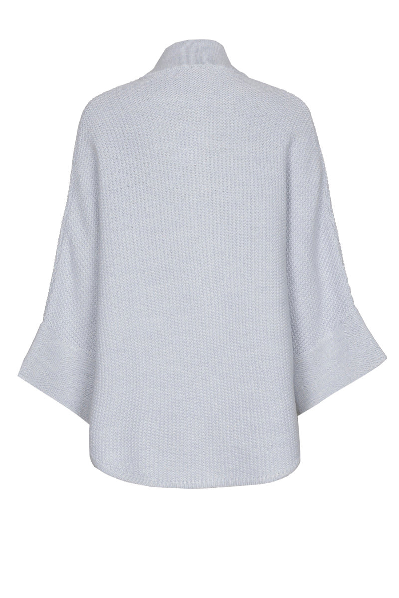 Hemelsblauwe cape met knoopsluiting