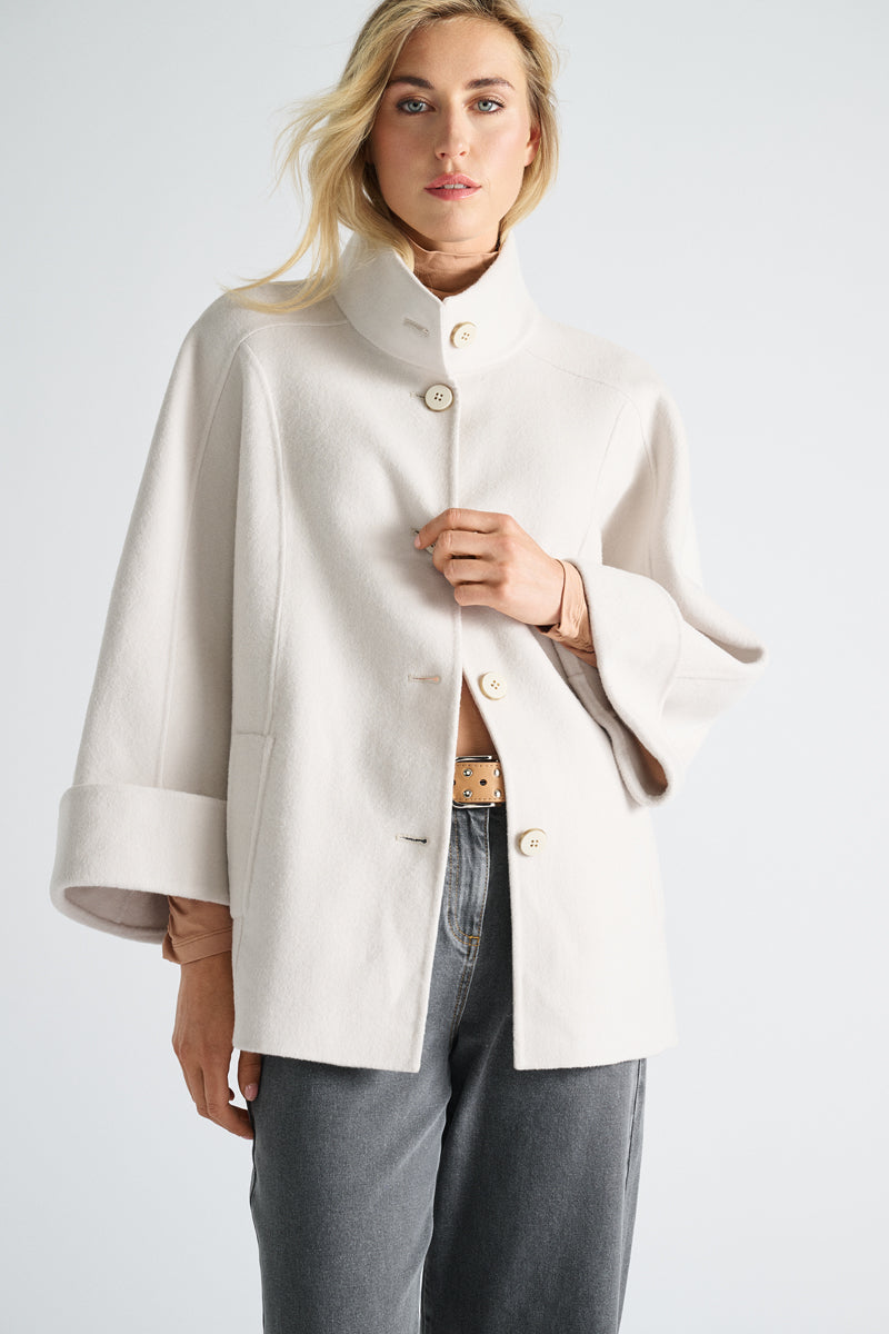 Manteau court en laine gris clair