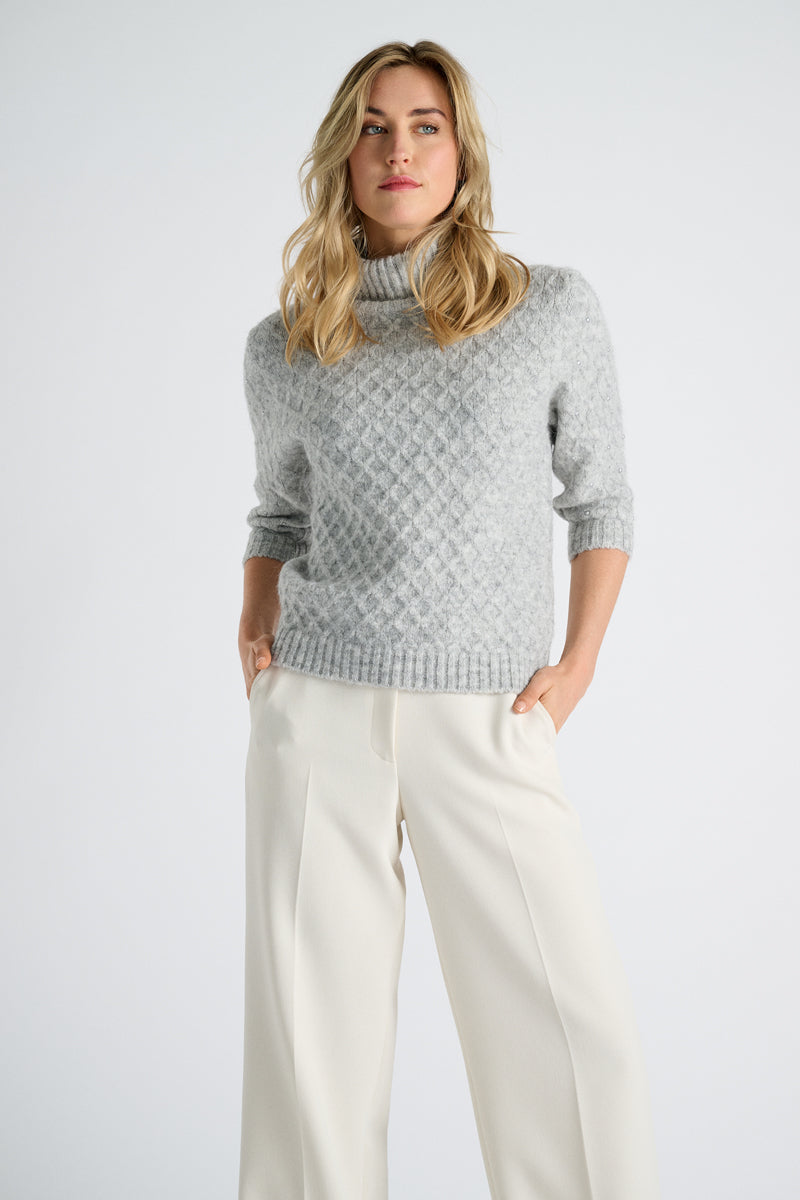 Pull gris à col roulé et manches courtes