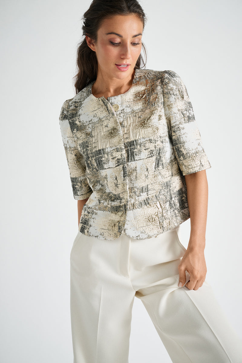 Veste dans les tons beige, marron et doré