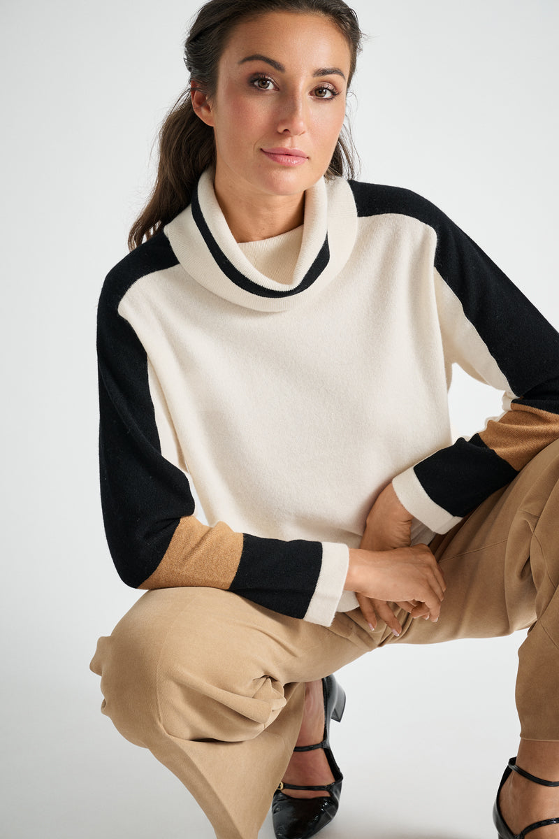 Pull noir à col roulé et color block