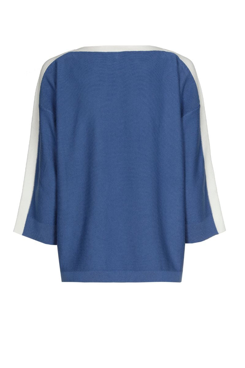 Blauwe pull met boothals en ecru boorden