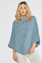 Blauwe cape met knoopsluiting