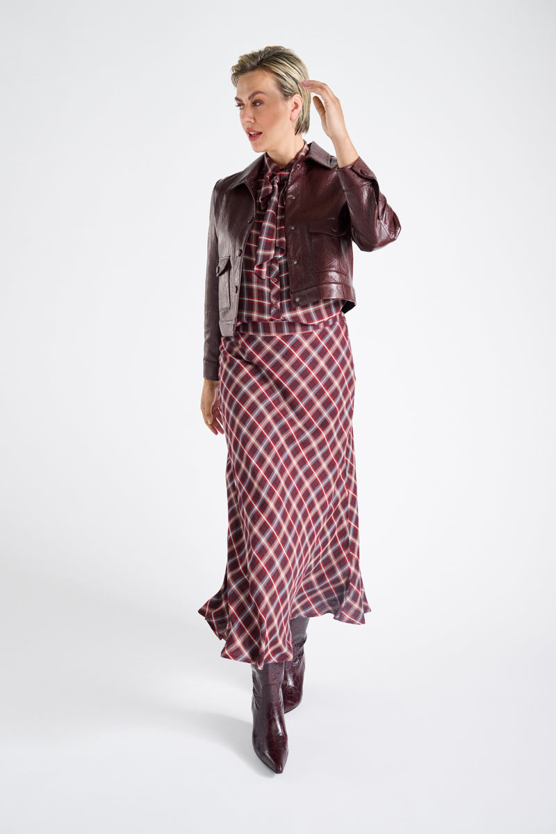 Kort lederlook jasje in bordeaux