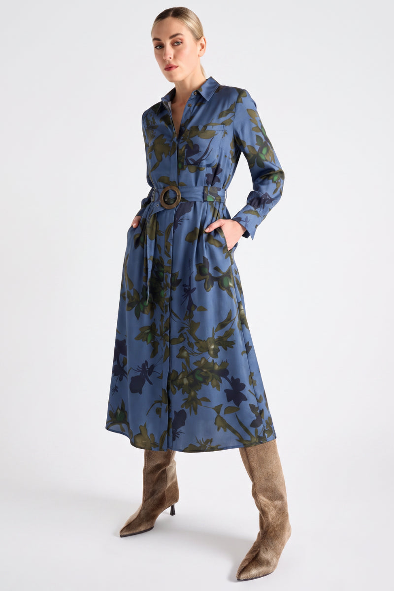 Blauwe getailleerde hemdsjurk met print