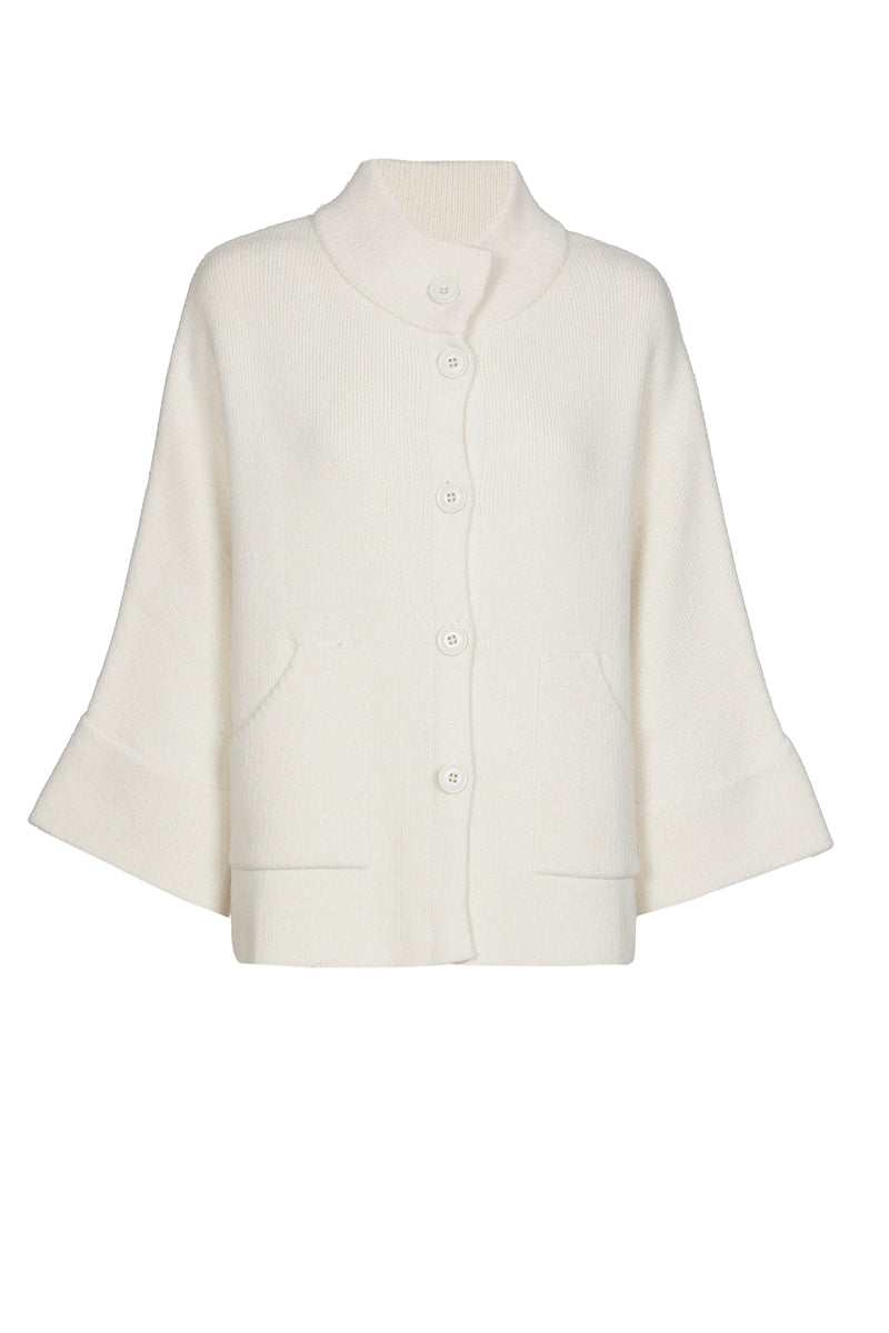 Ecru cape met knoopsluiting