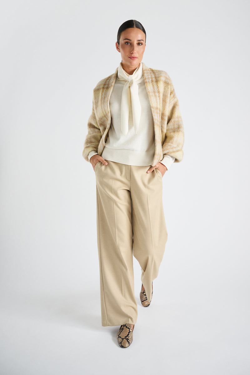 Boxy bow collar cream sweater in cashmere-cotton