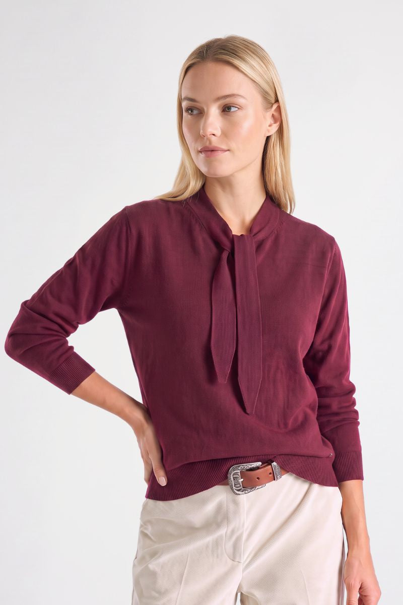 Pull rouge fin en cachemire-laine avec col cravate