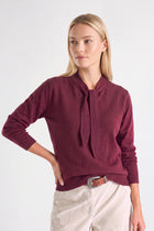 Pull rouge fin en cachemire-laine avec col cravate