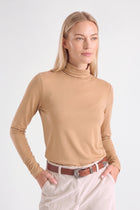 Sous-pull camel col roulé manche froncée