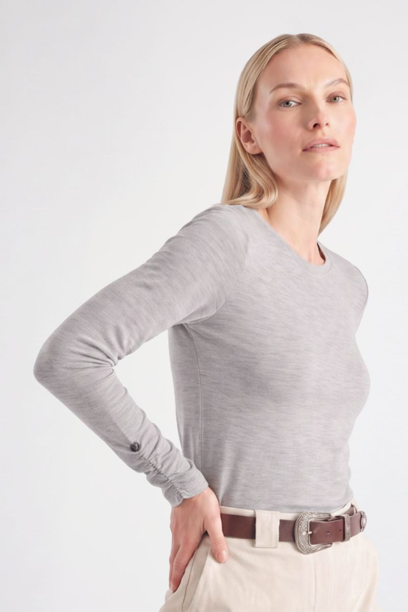 Basic grijze t-shirt met lange gefronste mouw