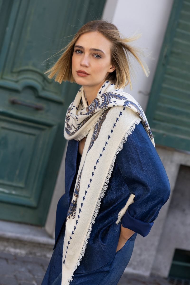 Driehoekige paisley sjaal met blauw in wol-kasjmiermix