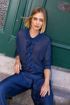 Pull fin bleu marine à volants et fils brillants
