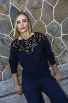 Pull bleu nuit doux en laine-cachemire avec finition en dentelle