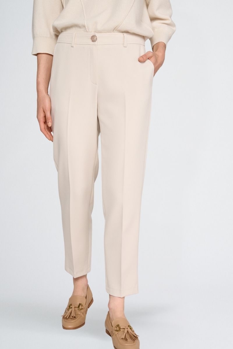 7/8 broek in crème met rits vooraan en knoopsluiting
