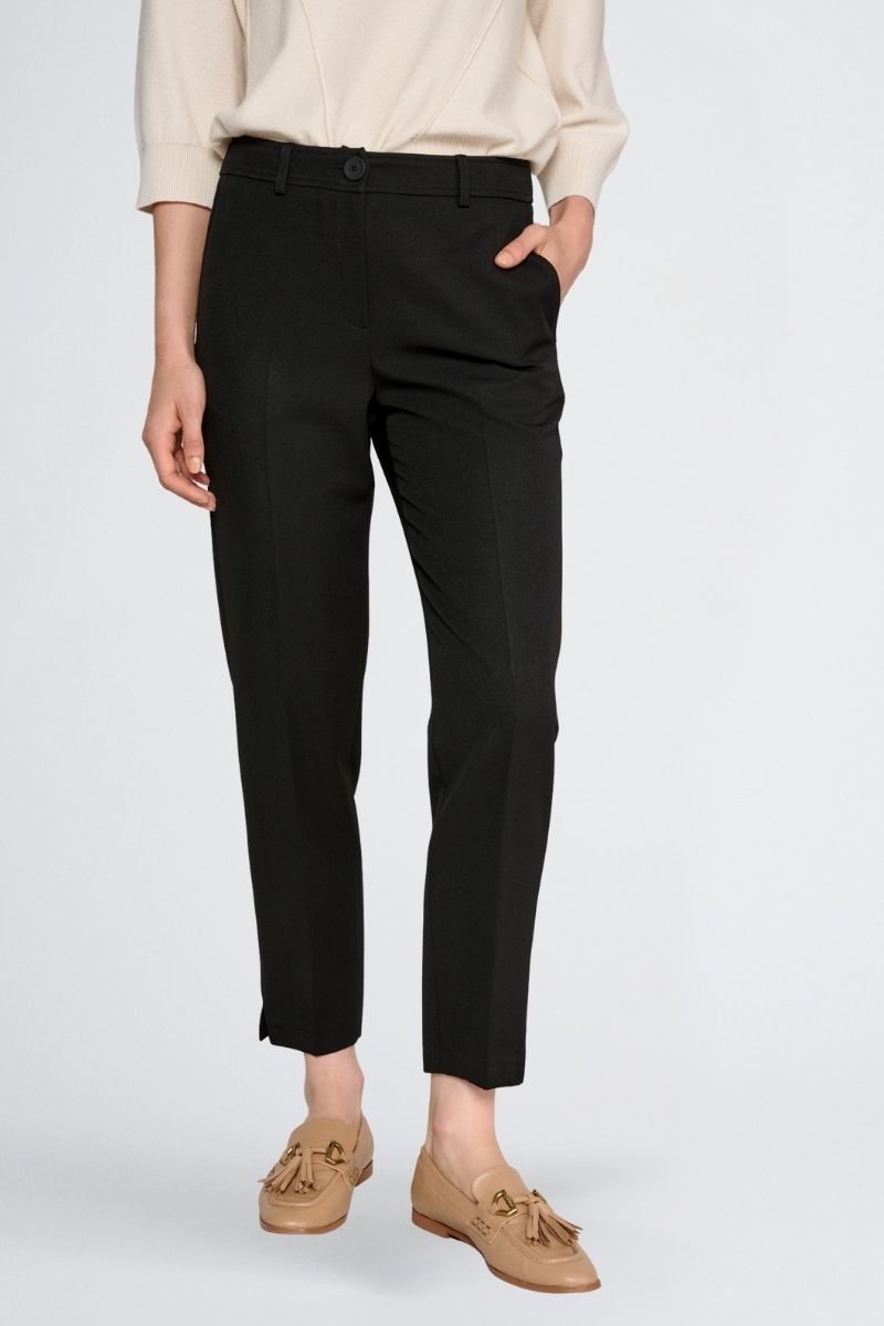 7/8 broek in zwart met rits vooraan en knoopsluiting