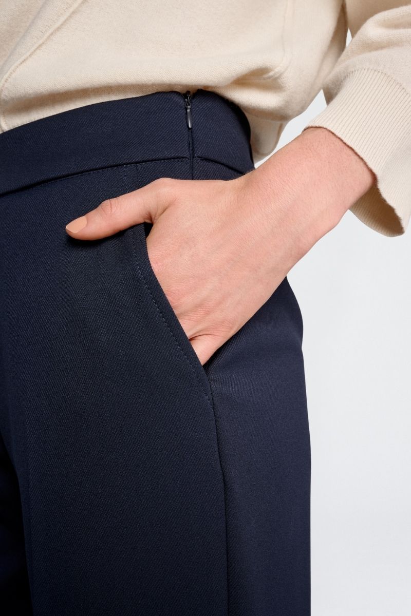 Wijde donkerblauwe broek met rits opzij
