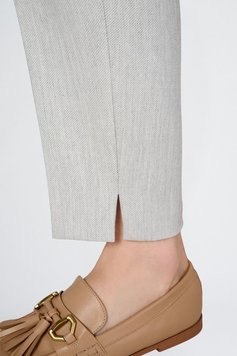 7/8 trousers in grey and elastic at the back of the waist