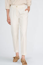 7/8 broek in gebroken wit met rits vooraan en knoopsluiting